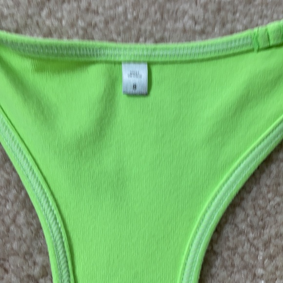 Lululemon long workout tank in good condition! - Picture 4 of 4